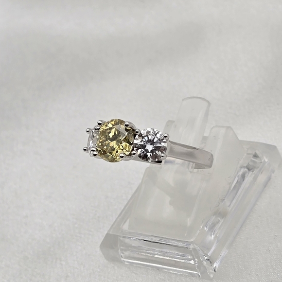 Luxury Sterling Silver 925 Clear & Lemone Yellow Moissanite Gemstone Ring